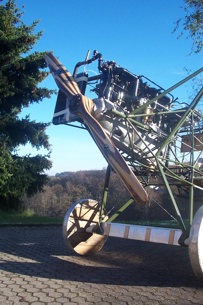 Engels E.3 (Nachbau der Fokker D.VII)- Motorlauf mit Luftschraube