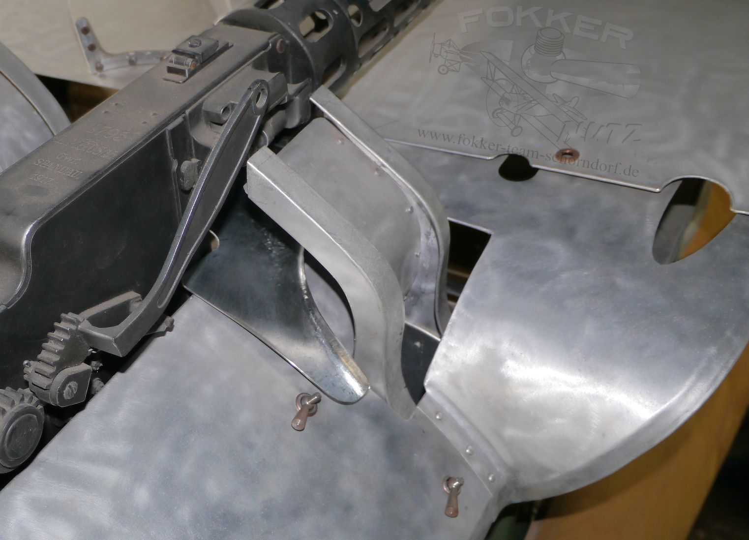 Engels E.1 (Fokker Dr.1) - empty cartridge slide