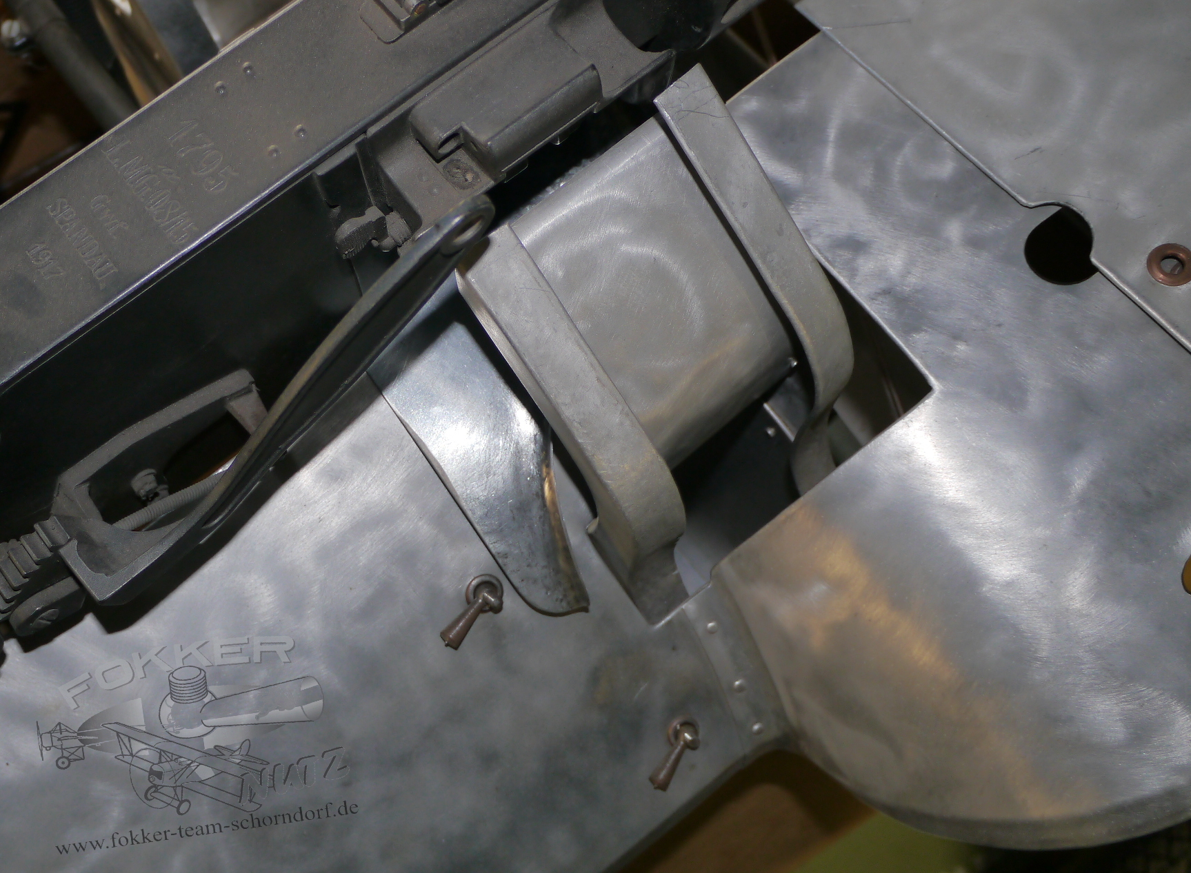 Engels E.1 (Fokker Dr.1) - empty cartridge slide