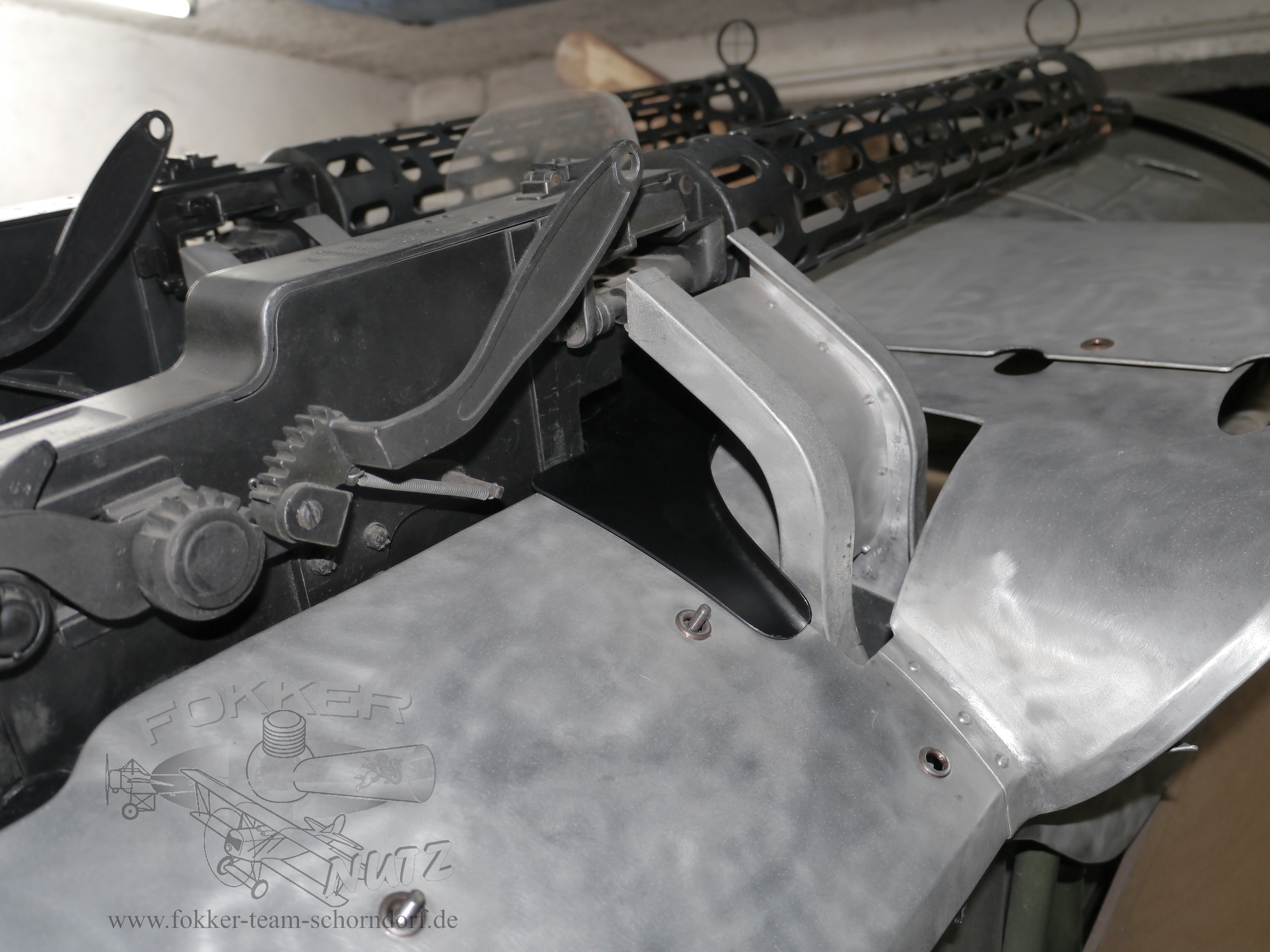 Engels E.1 (Fokker Dr.1) - empty cartridge slide