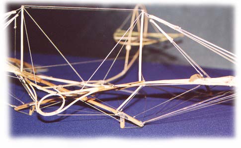 Nahaufnahme des 1:15 Modells des kleinen Schlagflgels von 1893